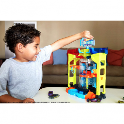 Hot Wheels Stunt & Splash Car Wash Play Set With 3 Free Cars
